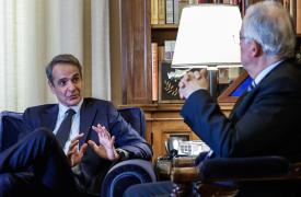 Μητσοτάκης σε Τασούλα: «Η προσήλωση της κυβέρνησης παραμένει στην υλοποίηση του προγράμματός της»