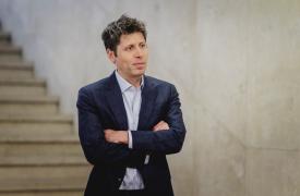 Άλτμαν: Η τεχνητή νοημοσύνη δεν έφερε την «αποκάλυψη» που φοβόμασταν στις θέσεις εργασίας