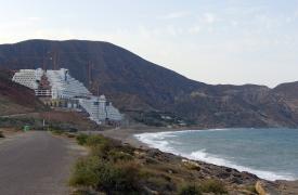 Από παλάτια μέχρι βίλες: Τα αυθαίρετα - μαμούθ που έγιναν διεθνή σκάνδαλα
