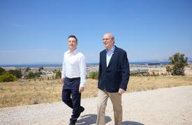 Χατζηδάκης: «Αρχές του 2027 μπαίνουν οι πρώτοι κάτοικοι στο Ελληνικό»