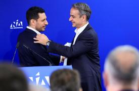 Ο πήχης Μητσοτάκη στην «μία και αυτοδύναμη Κυριακή» - Η προειδοποίηση στον Σαμαρά - Η άφαντη συνεδριακή θέση του ΠΑΣΟΚ