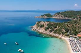 Αμμουλιανή: Απόδραση στο μοναδικό κατοικημένο νησί της Χαλκιδικής