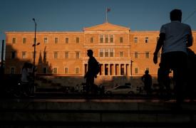 «Φρέναρε» ο ρυθμός ανόδου των αμοιβών το 2025 - Τι αυξήσεις προβλέπονται για το 2026
