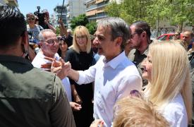 Στην αγορά της Νέας Σμύρνης ο Κυριάκος Μητσοτάκης