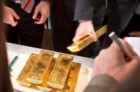 Χρυσός: Γιατί κατρακύλησε σχεδόν 30% η τιμή του μέσα σε πέντε μήνες