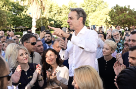 Μητσοτάκης: Όποιος σας υπόσχεται τζάμπα παροχές να ξέρετε ότι θα σας τα πάρει - Η πτώση του πετρελαίου θα περάσει στην αγορά
