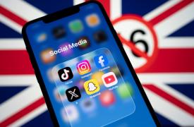 Βρετανία: Απαγόρευση των social media σε παιδιά κάτω των 16 ετών - «Θέλουμε να τους δώσουμε πίσω την παιδική τους ηλικία»