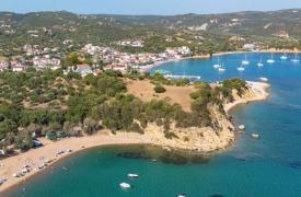 5 προορισμοί στην Ελλάδα ιδανικοί για camping με παιδιά