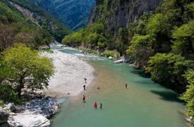 6 καλοκαιρινοί προορισμοί στην Ελλάδα για όσους δεν αντέχουν τη ζέστη