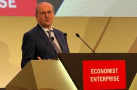 Χατζηδάκης στον Economist: Ψέματα και ασχετοσύνη θα πάνε την Ελλάδα πίσω - 8 στόχοι για το 2030