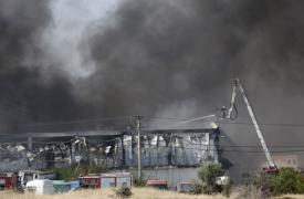 Φωτιά στον Ασπρόπυργο: 11 τραυματίες, οι τρεις διασωληνωμένοι - Κάηκε ολοσχερώς εργοστάσιο