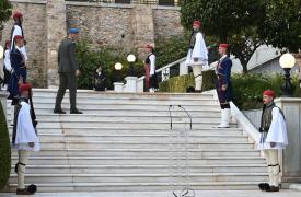 Το αποψινό μενού στο Προεδρικό Μέγαρο - Η κινητικότητα του Θ. Λυμπερόπουλου - Τα αδειάσματα στο ΠΑΣΟΚ