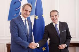 Συνάντηση Μητσοτάκη με τον γενικό διευθυντή του ΔΟΑΕ Ραφαέλ Γκρόσι