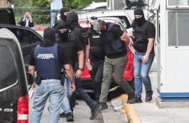 Στα δικαστήρια οι συλληφθέντες για τον εμπρησμό της Marfin