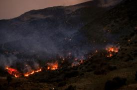 Ολονύχτια μάχη με τις φλόγες σε Ρέθυμνο, Πάρο, Άνδρο, Κάλυμνο - Στάχτη 45.000 στρέμματα στην Κρήτη