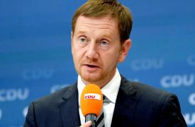 Γερμανία: Όχι στο «τείχος πυρός» προς AfD από τον πρωθυπουργό της Σαξονίας