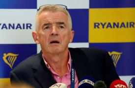 CEO της Ryanair: Σε «ζημιά από ξένο αντικείμενο» αποδίδει το σπασμένο παράθυρο