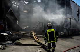 Τρεις συλλήψεις για την τραγωδία με έκρηξη σε εργοστάσιο στα Εξαμίλια