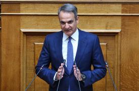 Μητσοτάκης στη Βουλή: Μείωση 10 λεπτών στη βενζίνη και 5 λεπτών στο ντίζελ