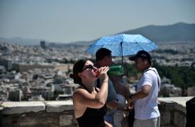 Έκτακτα μέτρα για τους εργαζόμενους λόγω καύσωνα - Πού σταματούν οι υπαίθριες εργασίες