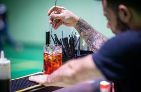 Beach Bar Management: Πώς να μειώσετε τα έξοδα χωρίς να θυσιάσετε την εμπειρία του πελάτη