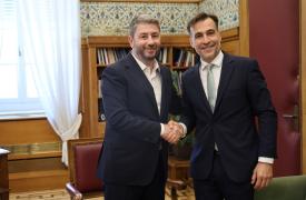 Επίσημα στο ΠΑΣΟΚ ο Χουρδάκης: Τον υποδέχθηκε ο Ανδρουλάκης - Με 34 βουλευτές η ΚΟ