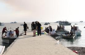 Χαλκιδική-Πυρκαγιά: Εκκενώνονται δια θαλάσσης οι οικισμοί Σίβηρη και Φούρκα, δύο τραυματίες πυροσβέστες