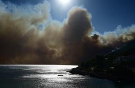 Δίχως τέλος η μάχη με τις φλόγες σε Βοιωτία και Αττική - 112 για εκκένωση προς Μέγαρα