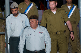 Ο στρατηγός που έχασε τον γιο του και απειλεί να γκρεμίσει τον Νετανιάχου από την εξουσία