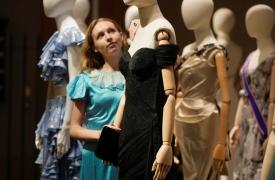 ΗΠΑ: Σε δημοπρασία το «revenge dress» που φόρεσε η πριγκίπισσα Νταϊάνα
