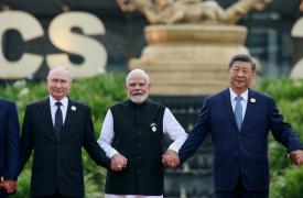BRICS: Κίνα και Ινδία έτοιμες να βοηθήσουν στον τερματισμό του πολέμου στην Ουκρανία