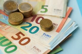 Κομισιόν: 494 προσλήψεις διοικητικών υπαλλήλων σε ΑΙ και Κυβερνοασφάλεια, με μισθό από 8.911 ευρώ