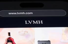 LVMH: Η πάλαι ποτέ μεγαλύτερη εισηγμένη της Ευρώπης, βγαίνει εκτός Τοπ 10