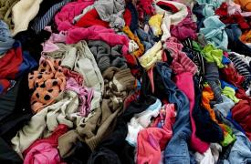 Πόσο τοξικά είναι τα fast fashion ρούχα που φοράμε;