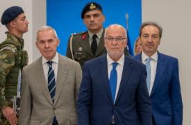 Συμφωνία για την εγκατάσταση δικαστικών υπηρεσιών σε μη επιχειρησιακά στρατόπεδα