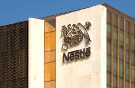 Nestlé: Οι επενδυτές ζητούν την αποχώρηση του προέδρου Πωλ Μπουλκέ