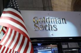Goldman Sachs: Νέες απολύσεις έρχονται όσο τα deals των τραπεζών «βουλιάζουν»