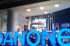 Danone: Αναμένει ζημιές έως και 70 εκατ. ευρώ από τις ανακλήσεις βρεφικού γάλακτος