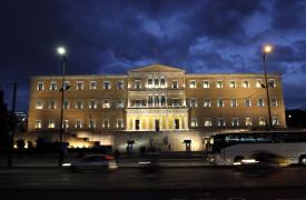 Όλοι με το βλέμμα στα επόμενα γκάλοπ - Ο στενός κύκλος του Αλέξη - Εγκώμιο απραξίας