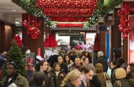 Σε ιστορικά υψηλά αναμένεται να φτάσουν οι δαπάνες των Αμερικανών αυτές τις γιορτές