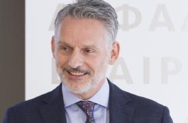 Μαζαράκης (Εθνική Ασφαλιστική): Μεσοσταθμικές αυξήσεις 6,8% στα ισόβια ασφάλιστρα υγείας το 2026