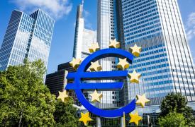 Ευρωζώνη: Η αβεβαιότητα λόγω της τραπεζικής αναταραχής επηρεάζει τις προοπτικές για τα επιτόκια και την ανάπτυξη