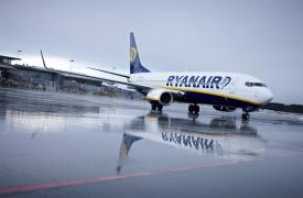 Ryanair: Καλεί την Ελλάδα να στελεχώσει τις υπηρεσίες ελέγχου εναέριας κυκλοφορίας στην Ελλάδα