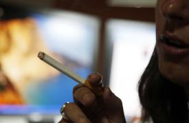 Έρευνα: Το προφίλ των γυναικών που δυσκολεύονται να κόψουν το κάπνισμα και κινδυνεύουν περισσότερο να εμφανίσουν καρκίνο