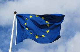 Το Ευρωκοινοβούλιο ενέκρινε την εμπορική συμφωνία ΕΕ με ΗΠΑ