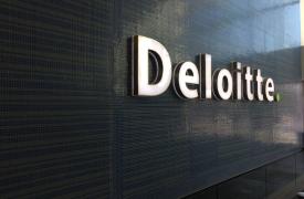 Υπογραφή μνημονίου συνεργασίας της Deloitte και της Πανελλήνιας Ομοσπονδίας Ξενοδόχων