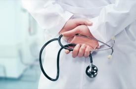 Στελέχωση του ΕΣΥ και αποκατάσταση των συντάξεων ζητούν οι γιατροί