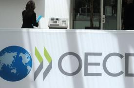 Ο ΟΟΣΑ αναθεωρεί καθοδικά την ανάπτυξη στην Ευρωζώνη το 2026