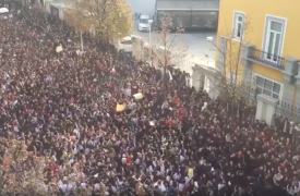 Συγκρούσεις σε διαδήλωση στα Τίρανα κατά του τουριστικού σχεδίου της οικογένειας Τραμπ