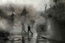 Άστατος καιρός και σήμερα: Πού θα «χτυπήσουν» οι βροχές και καταιγίδες τις επόμενες ώρες